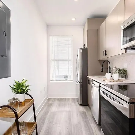 Amazing Capital Hill Apt , Step Away Gym, Shopping-3